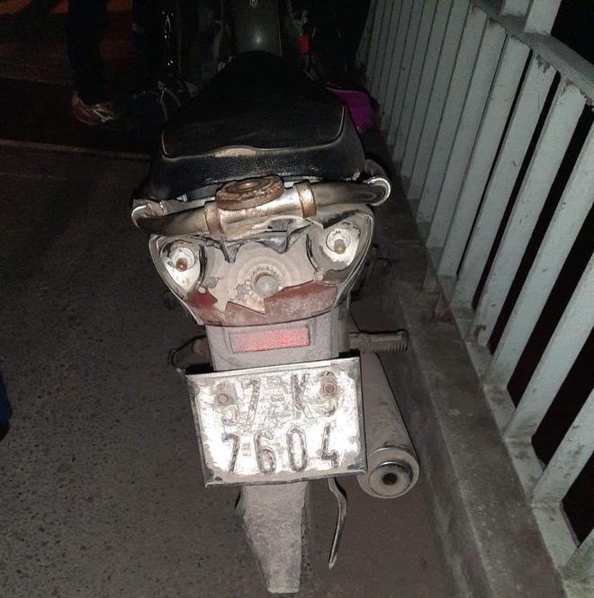 Người phụ nữ để lại xe máy, tư trang lại rồi nhảy cầu tự tử trong đêm lạnh buốt-1