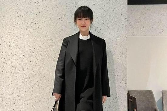 Từ Hy Viên tuổi 44 sở hữu sắc vóc trẻ trung khó tin