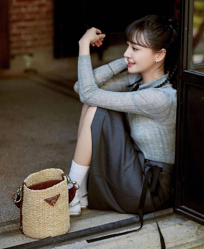 Trịnh Sảng mặc đồ Prada: Khi bị chê phèn, lúc xinh chuẩn nữ thần-12