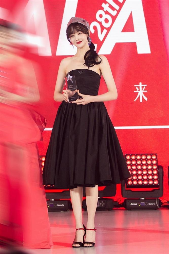 Trịnh Sảng mặc đồ Prada: Khi bị chê phèn, lúc xinh chuẩn nữ thần-8