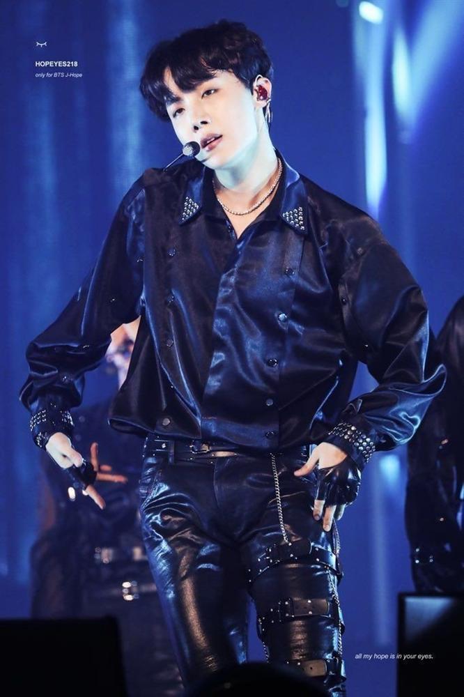 Vũ đạo nguy hiểm của BTS khiến cả người xem lẫn người làm đều run cầm cập-1