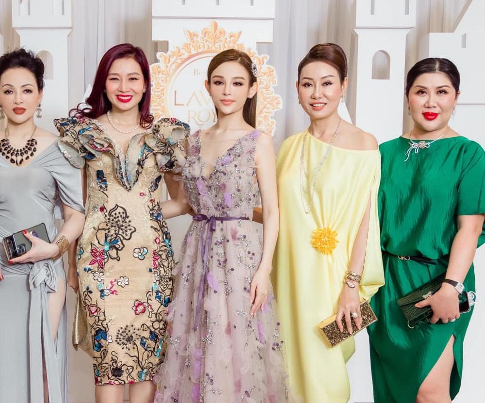 Không nhận ra Huyền Baby với gương mặt khác lạ, ‘trăm biểu cảm như một’-5