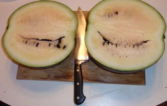 Những pha bổ trái cây đi vào lòng đất, nhìn cũng chán nói gì đến ăn-1