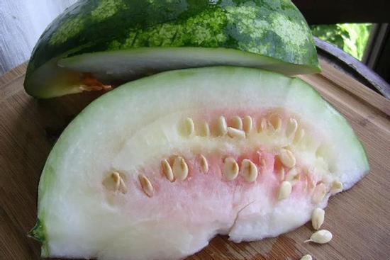 Những pha bổ trái cây đi vào lòng đất, nhìn cũng chán nói gì đến ăn