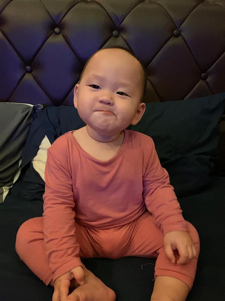 Xỉu up xỉu down với hình ảnh con trai Trà My Idol hóa đầu bếp nhí-12