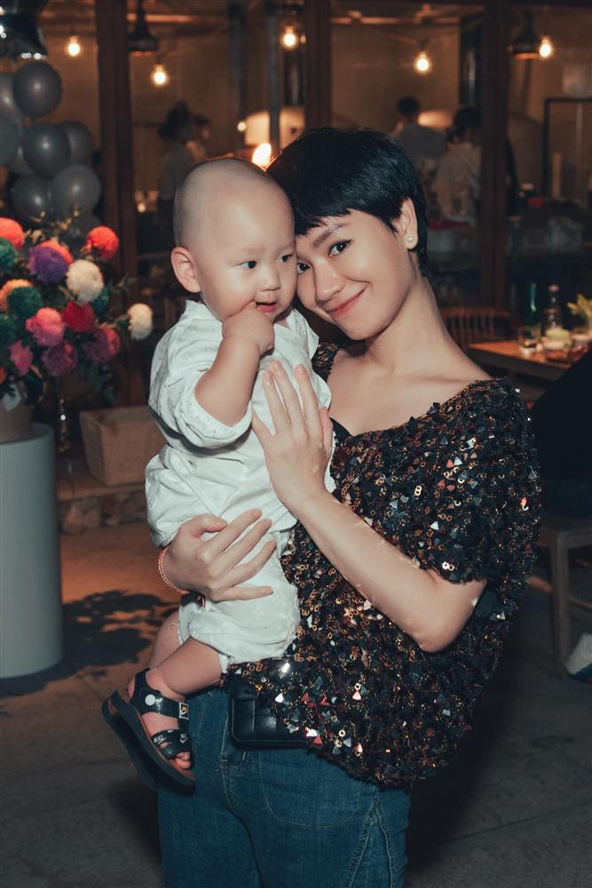 Xỉu up xỉu down với hình ảnh con trai Trà My Idol hóa đầu bếp nhí-8