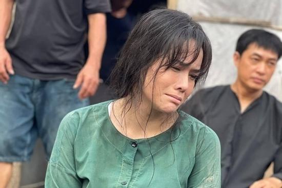 Nhật Kim Anh bị xe đâm lúc đang quay phim