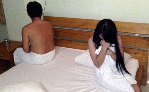 U50 bán dâm trong nhà nghỉ không cửa: Chân dung tú cụ 76 tuổi, hé lộ giá môi giới-2