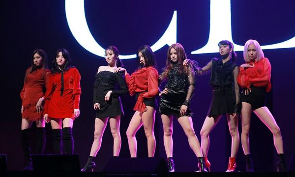 Thực hư chuyện loạt album đồng nghiệp kí tặng CLC được rao bán trên mạng-10