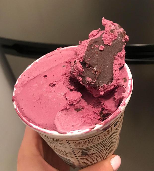 Những pha ăn uống son hết phần người khác-12