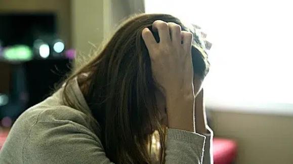 Nhìn tờ di chúc viết dở của bố chồng mà tôi rụng rời tay chân-1