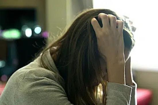 Nhìn tờ di chúc viết dở của bố chồng mà tôi rụng rời tay chân