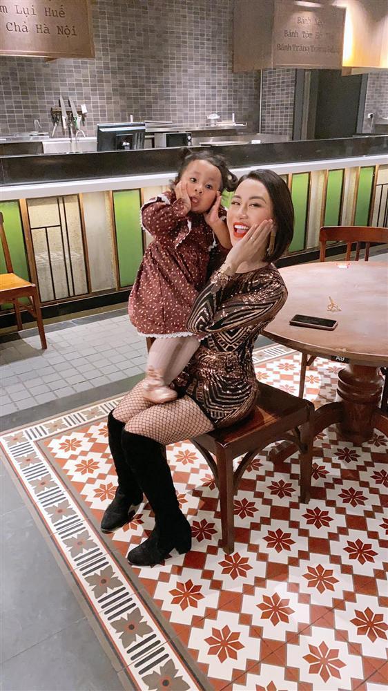 Danh tính nhóc tỳ con lai bị bố bóc phốt có làn da giả dối-6