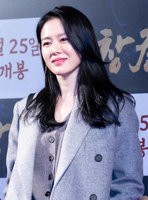 Rộ tin Hyun Bin đóng phim mới vai bác sĩ điển trai, netizen réo Son Ye Jin làm nữ chính-4