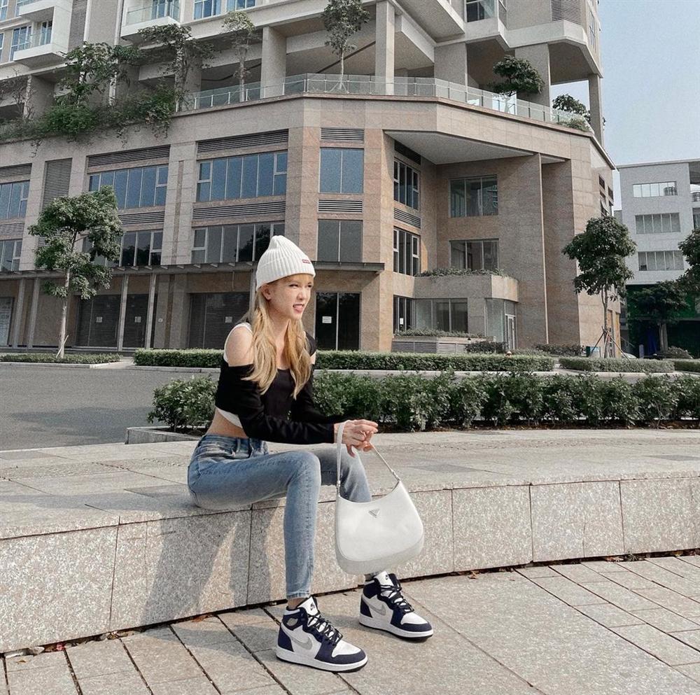 Thiều Bảo Trâm cũng là một tín đồ của túi Prada-1