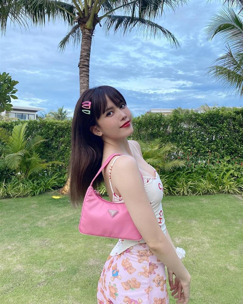 Thiều Bảo Trâm cũng là một tín đồ của túi Prada-3