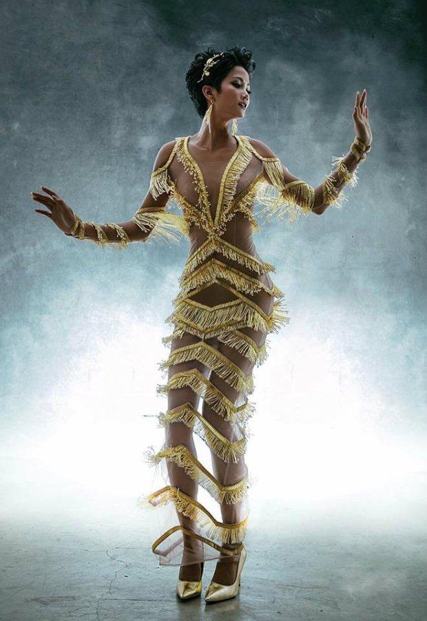 Hoàng Thùy - Ngọc Trinh - Hương Giang mê mẩn đầm tua rua hiểm hóc-16