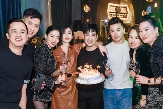 'Phi công' mạnh dạn khoe ảnh đi tiệc cùng Lệ Quyên