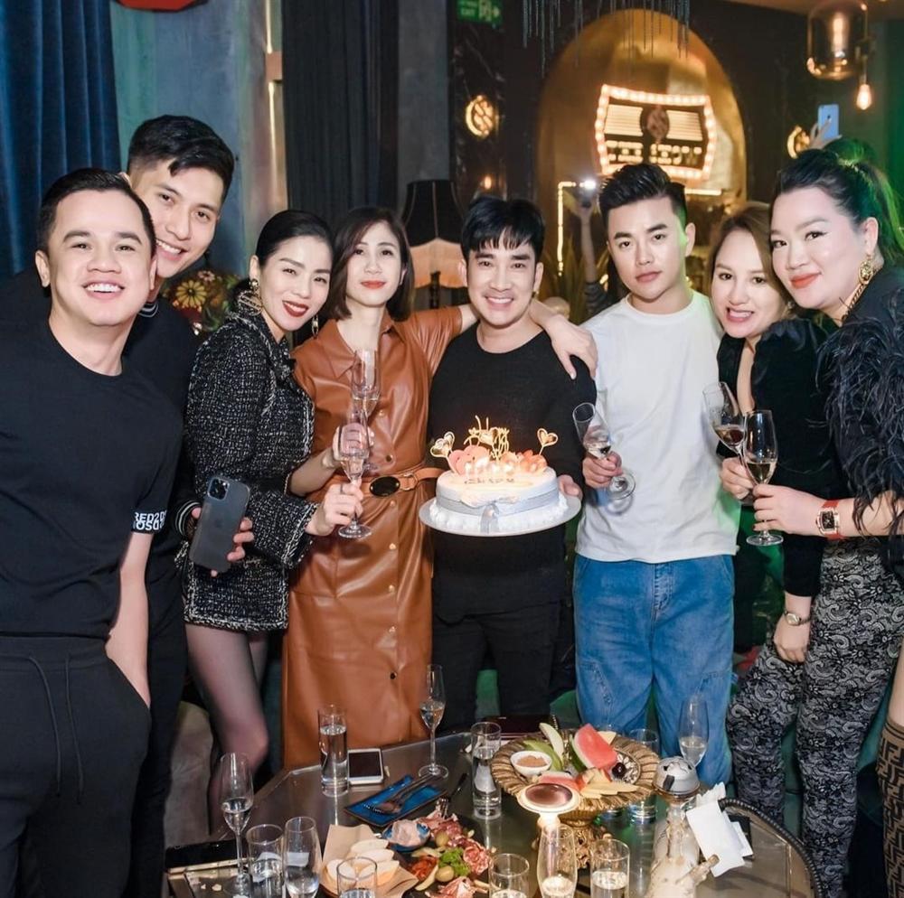 Phi công mạnh dạn khoe ảnh đi tiệc cùng Lệ Quyên-1