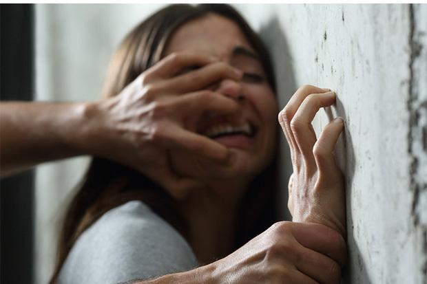 Kinh hãi: Thiếu nữ 17 tuổi bị 38 gã đàn ông quái thú cưỡng hiếp ở nhiều nơi-1