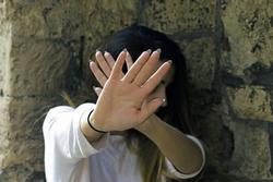 Kinh hãi: Thiếu nữ 17 tuổi bị 38 gã đàn ông 'quái thú' cưỡng hiếp ở nhiều nơi