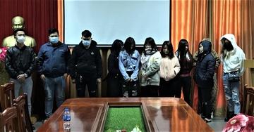 5 cô gái bán dâm trong quán cà phê-1