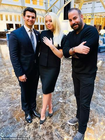 Nhẫn đính hôn của Tiffany Trump có giá hơn 1 triệu USD-1