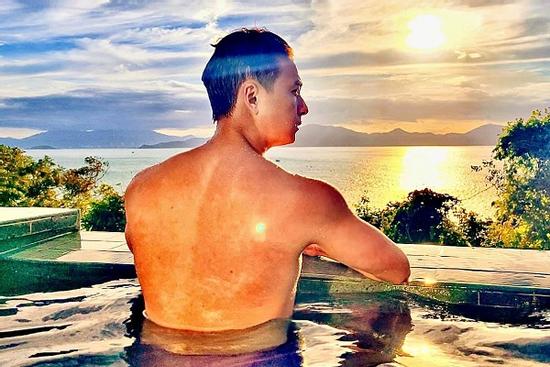 Bị 'tố' chôm hình Kim Lý, Ngô Kiến Huy nói một câu khiến ai nấy 'ngã ngửa'