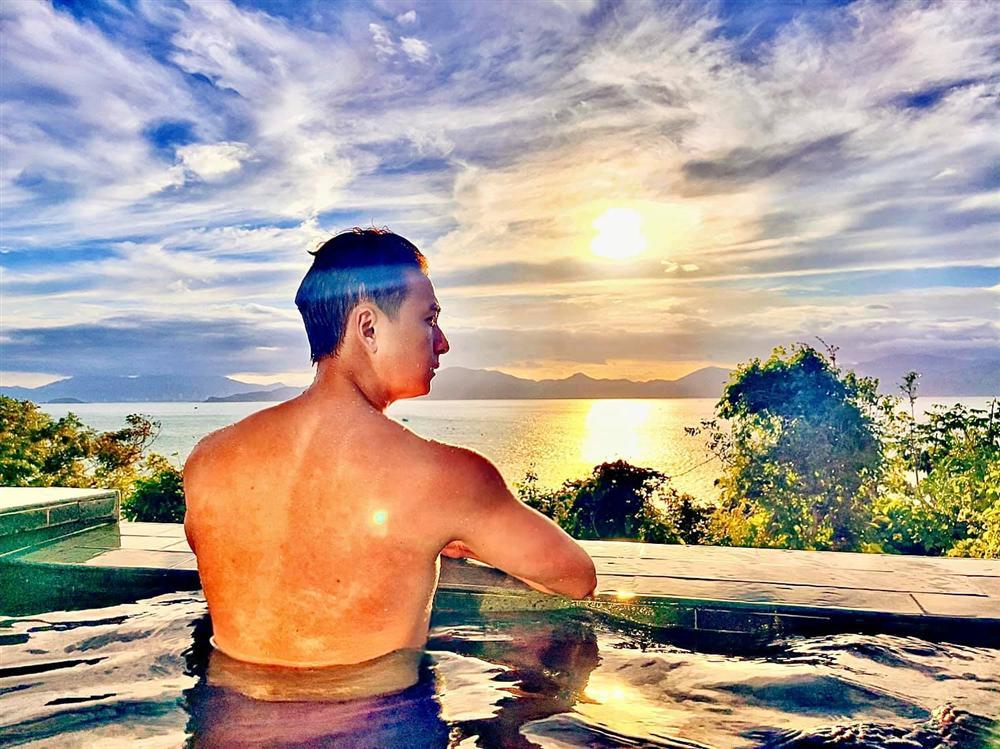 Bị tố chôm hình Kim Lý, Ngô Kiến Huy nói một câu khiến ai nấy ngã ngửa-1