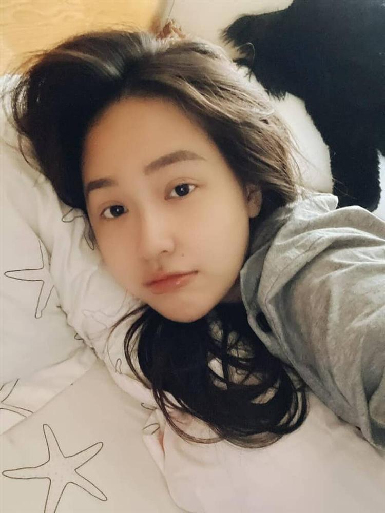 Đăng ảnh than mất ngủ, Mai Phương Thuý khiến ai cũng bất ngờ vì mặt mộc quá xinh đẹp-1