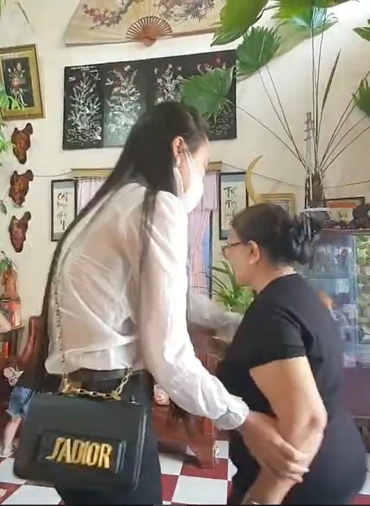 Vợ Vân Quang Long công khai tiền phúng điếu, một lần nữa xin lỗi nhà chồng-4