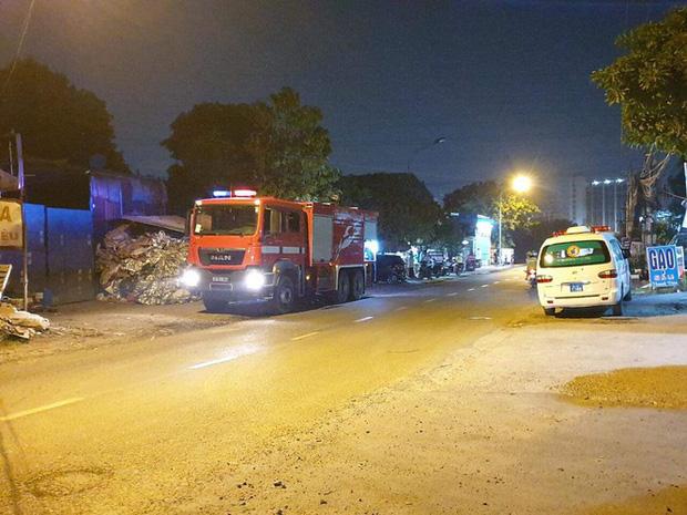 Thanh niên ngáo đá ôm khư khư bình gas, can xăng dọa châm lửa đốt nhà-2