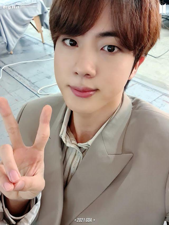 Chuyện bi hài đằng sau lý do Jin BTS phải từ bỏ đam mê ăn uống khoái khẩu-1