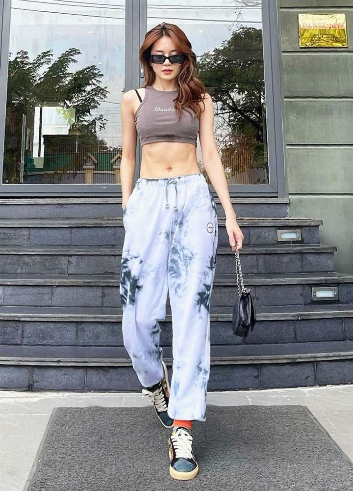 Chi Pu - Thiều Bảo Trang - Tiểu Vy áp dụng công thức mix đồ khoe eo con kiến-1