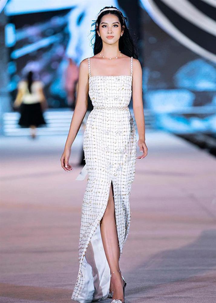 Tân Hoa khôi Sinh viên Việt Nam 2020 phát ngôn gây tranh cãi-10