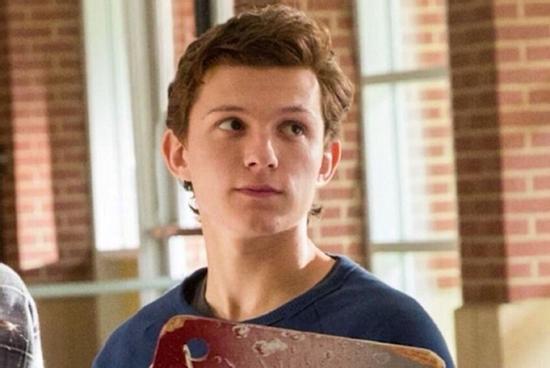 Tom Holland phá hỏng máy tính lúc biết tin trúng vai Người Nhện