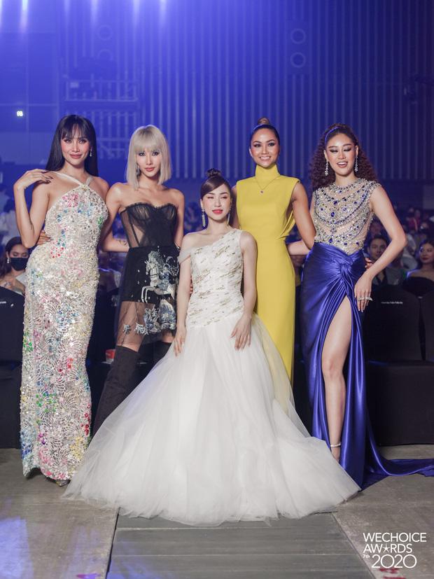 Hòa Minzy bị cà khịa đứng mà như ngồi khi đọ dáng 4 mỹ nhân Hoàn vũ-1