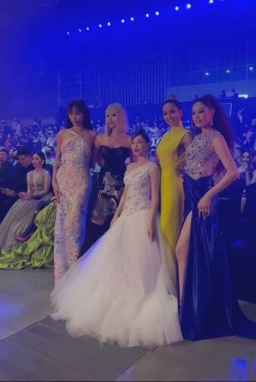 Hòa Minzy bị cà khịa đứng mà như ngồi khi đọ dáng 4 mỹ nhân Hoàn vũ-4