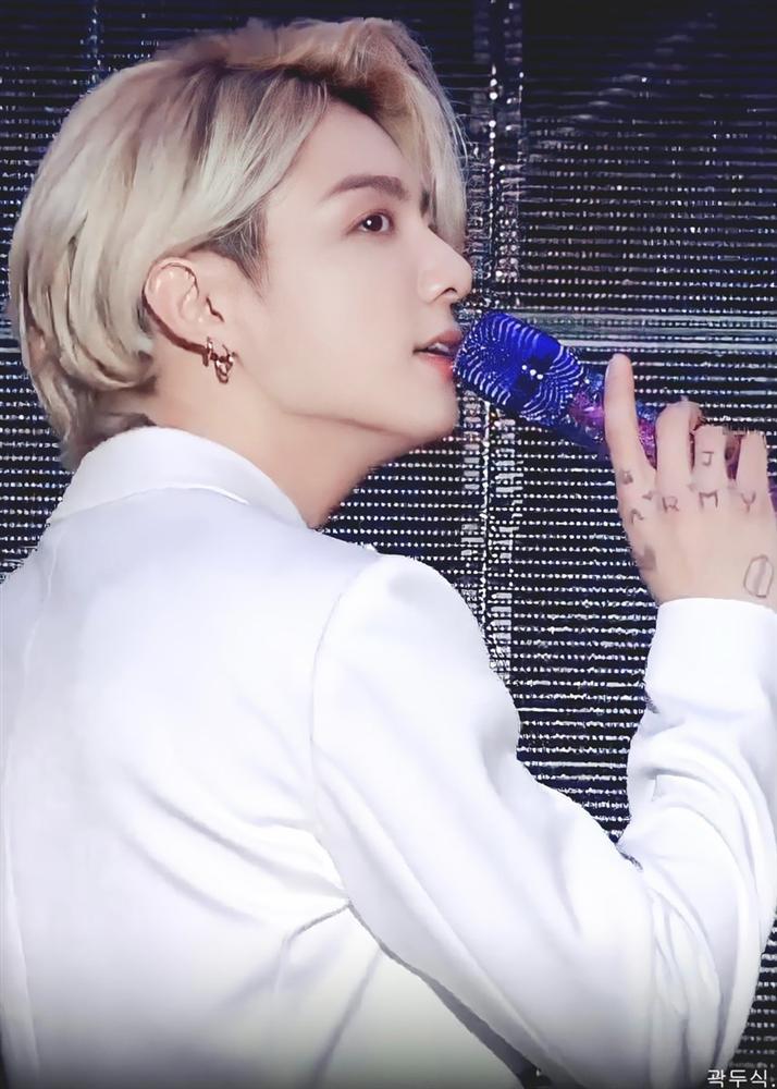 Jungkook bật mí tuyệt chiêu tôi luyện giọng ca đơn giản không ngờ-2