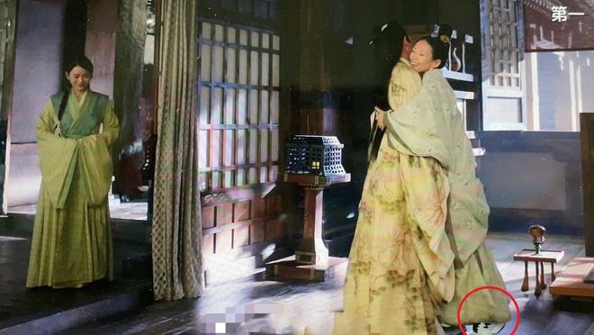 Ê-kíp Thượng dương phú xin lỗi vì sạn trang phục của Chương Tử Di-1