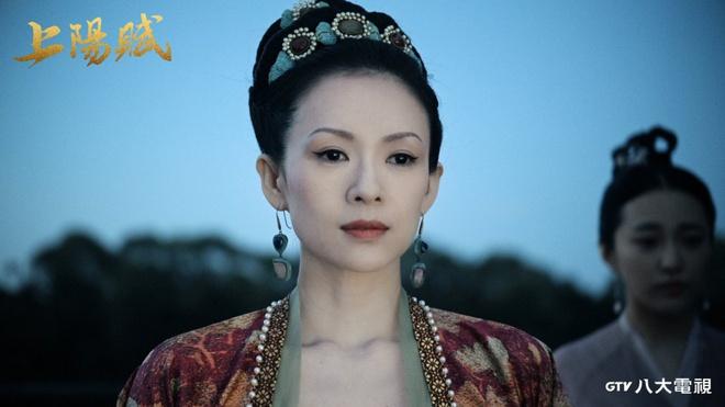 Ê-kíp Thượng dương phú xin lỗi vì sạn trang phục của Chương Tử Di-2