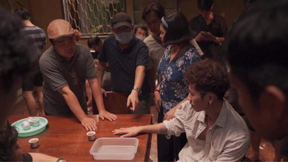 Trấn Thành và Hari Won bức xúc khi đàn em diễn nhập tâm đến mức gãy xương ngón tay-4