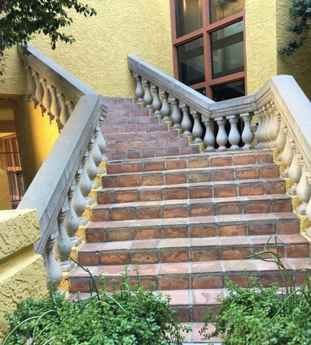 Bỏ tiền thuê khách sạn để rồi ôm lại toàn cục tức thế này đây-8