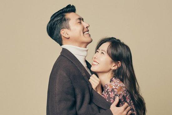 Hyun Bin nhắc tới tình mới Son Ye Jin trên sân khấu trao giải