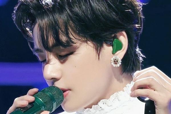 Chuyện khôi hài đằng sau tình sử của mỹ nam V BTS-4