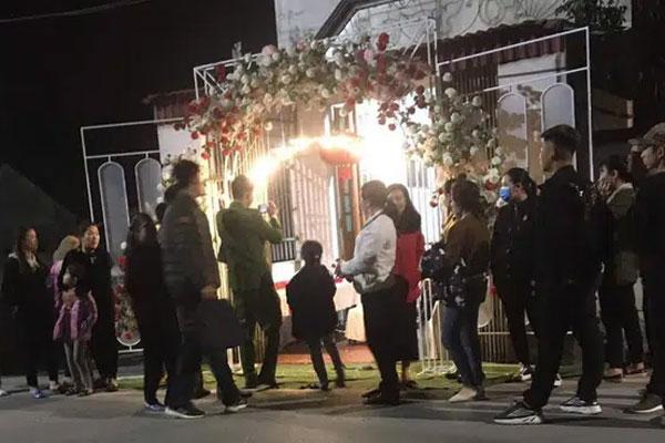 Bạn cô dâu đột nhập vào phòng lấy trộm cặp nhẫn cưới và hơn 1 cây vàng-1