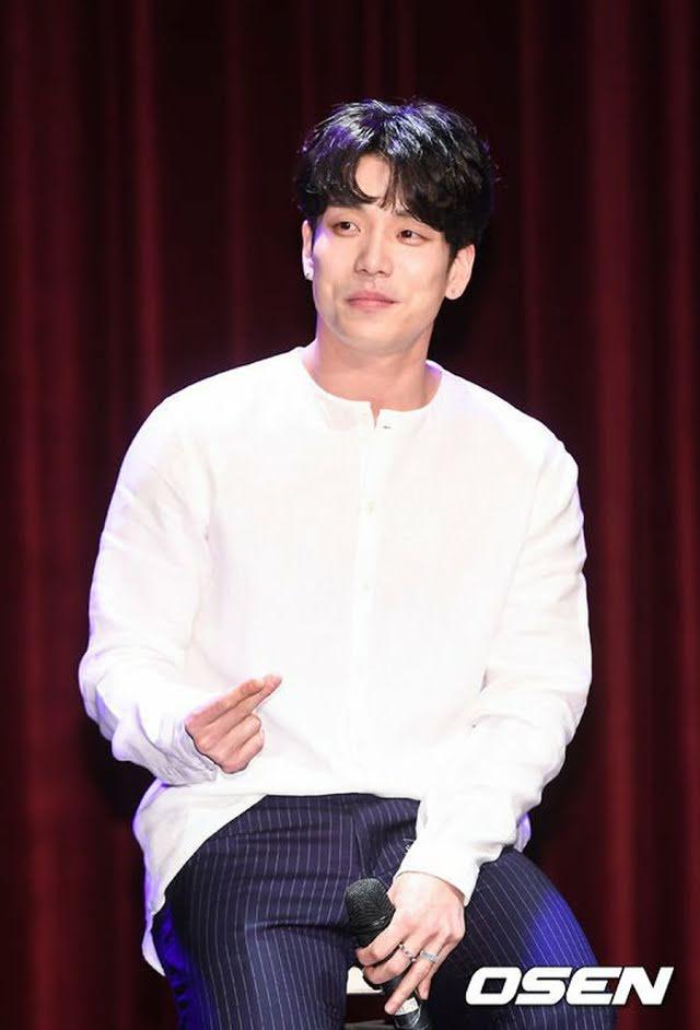 Choáng váng với khả năng ăn thùng uống vại của Jin BTS-3