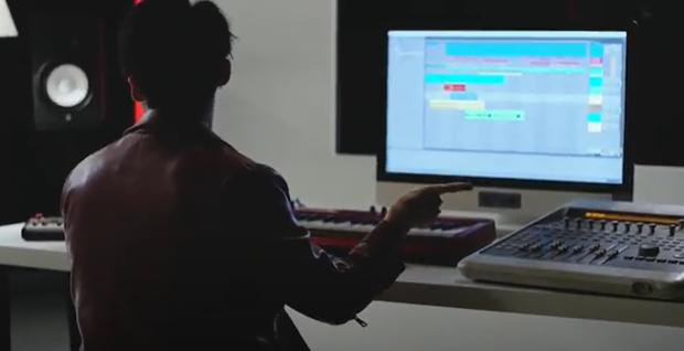 Giữa lúc chuyện với Thiều Bảo Trâm đang dậy sóng, Sơn Tùng nhá hàng ca khúc mới sắp ra mắt-2