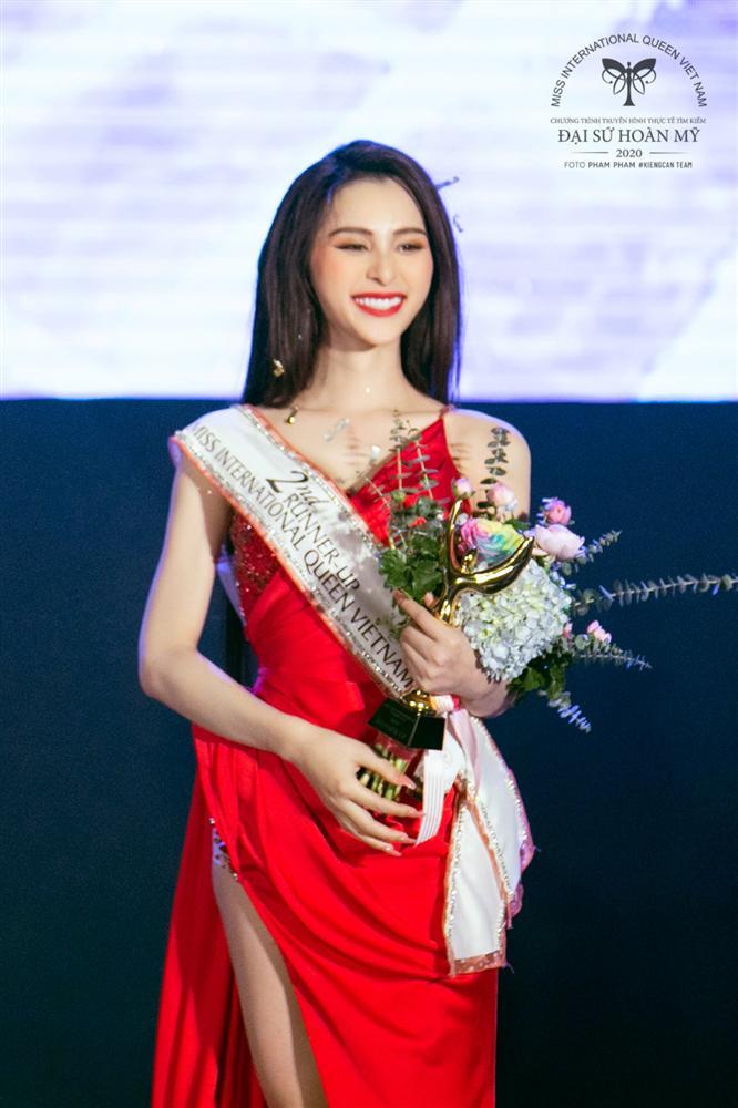 Phùng Trương Trân Đài đăng quang Hoa hậu Chuyển giới Việt Nam 2020-12