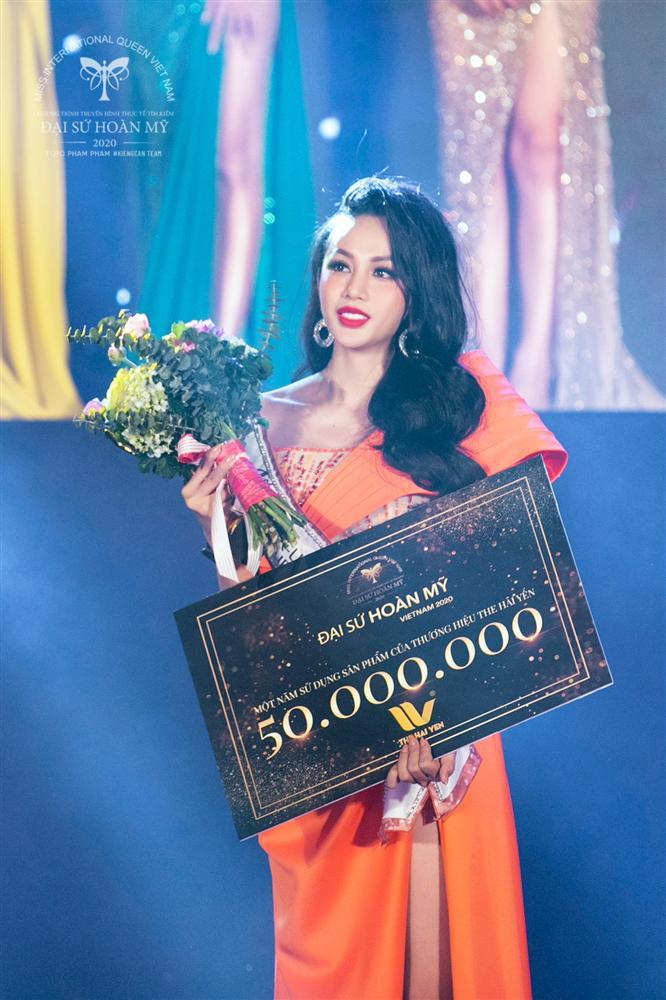 Phùng Trương Trân Đài đăng quang Hoa hậu Chuyển giới Việt Nam 2020-10